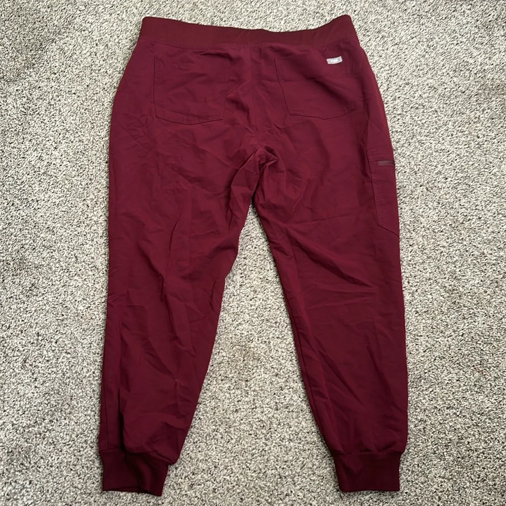 Figs technical scrub burgundy joggers size LP nursing - Picture 6 of 7